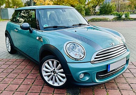 Mini Cooper Liebhaberstück in Laguna Green Metallic