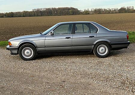 BMW 750 E32