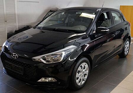 Hyundai i20 1.4 Automatik Trend 1. Hand Allwetterreifen