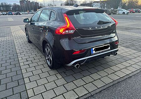 Volvo V40 D2