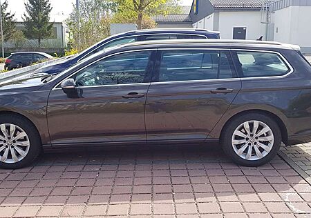 VW Passat Variant Volkswagen 2.0 TDI DSG (BlueMotion Technology) Comfortline