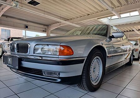BMW 750 i L7/Sammlerzustand/Orig. km/Technisch revid.