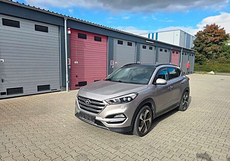 Hyundai Tucson Premium 4WD/KAMERA//NAVI/ AHK