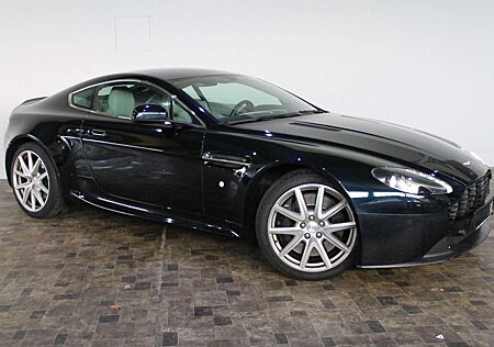 Aston Martin V8 Vantage 4,7i, Scheckheft gepflegt bei