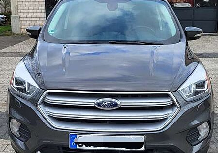 Ford Kuga +1.5+EcoBoost+2x4+Titanium