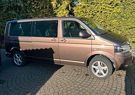 VW T5 Caravelle Volkswagen Caravelle Lang DSG Comfortline