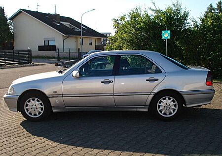 Mercedes-Benz C 240 ELEGANCE. LIMOUSINE! AHK! TÜV-02/2027!