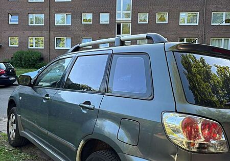 Mitsubishi Outlander 2.0 4WD Invite