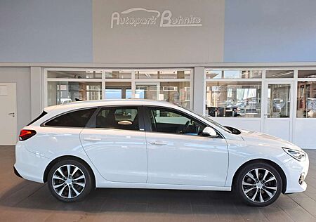Hyundai i30 cw Premium Aut.*Panorama*AHK*ACC*LED*NAV*KAM