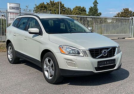 Volvo XC 60 XC60 Momentum 2.4 AWD Automatik Navi 2.Hand