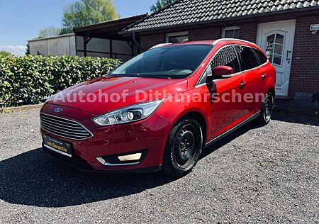 Ford Focus Turnier Titanium/Navi/Klima/PDC/AHK/Tempo