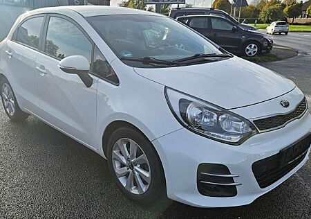 Kia Rio UEFA Euro 2016 1 Hand