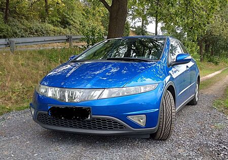 Honda Civic 1.4i guter Zustand 8 Fach bereift