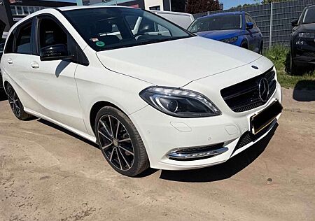 Mercedes-Benz B 180 NIGHT+SPORT-PAKET BI-XENON NAVI AHK 18"ALU