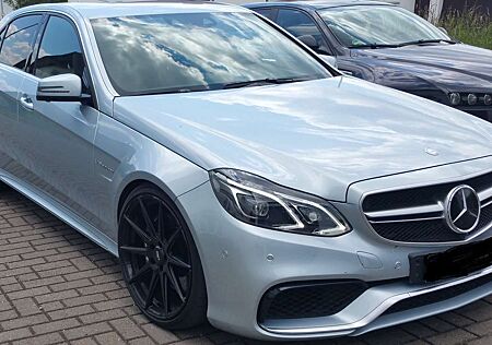Mercedes-Benz E 63 AMG Atemberaubender Klang & unbändige Kraft