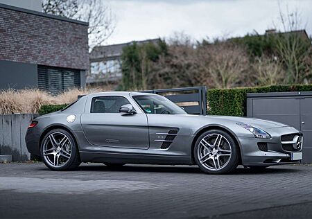 Mercedes-Benz SLS AMG 6.2 V8 | 1. HAND | IMOLA GRAU-METALLIC