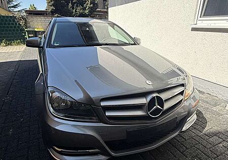 Mercedes-Benz C 220 CDI DPF Coupe (BlueEFFICIENCY) 7G-TRONIC