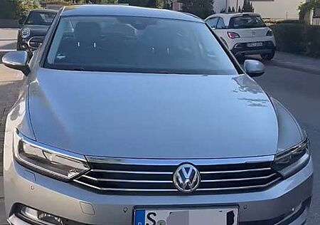 VW Passat Volkswagen 2.0 TDI (BlueMotion Technology) DSG Highline
