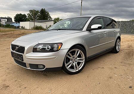 Volvo V50 2.0D TÜV NEU+KLIMA+Sihzg+Temp+Alufelgen