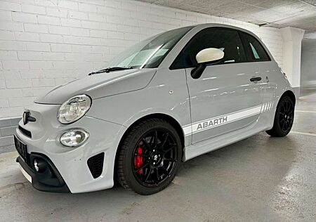 Abarth 595 esseesse 70th Carbon Akrapovic Schekheft