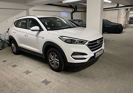 Hyundai Tucson blue 1.6 GDi 2WD Navi
