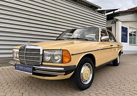 Mercedes-Benz 250 W123 Limousine aus Rentnerhand