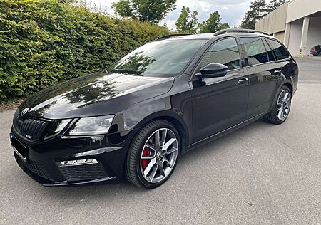 Skoda Octavia Combi 2.0TDI RS60 DSG 4x4 Pano+KAM+AHK