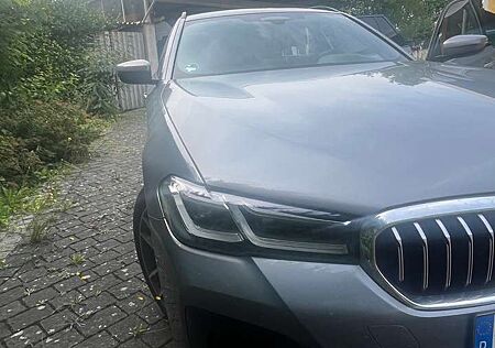 BMW 530e 530 5er Touring Plug-In-Hybrid xDrive Touring Aut