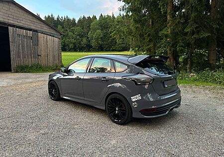 Ford Focus 2.0 EcoBoost ST