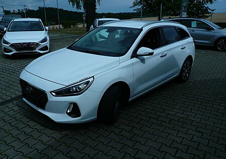 Hyundai i30 Kombi 1.6 CRDI Premium - Leder - LED - Navi - M+S