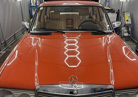 Mercedes-Benz E 230 W123