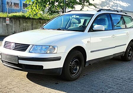 VW Passat Variant Volkswagen (NEU TÜV) Sitzh./ ANK/ Allwetterreifen/ Klima