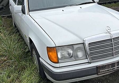 Mercedes-Benz E 230 w124