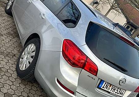 Opel Astra 1.7 CDTI DPF Sports Tourer Design Edition