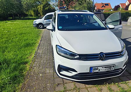 VW Touran Volkswagen TDI DSG Pano AHK LED ACC Highline R-Line