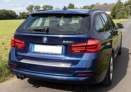 BMW 320i 320 Touring Aut. Advantage