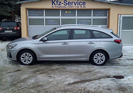 Hyundai i30 Pure TÜV Neu