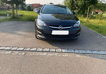 Opel Astra Sports Tourer Kombi Modell/Version J Facelift