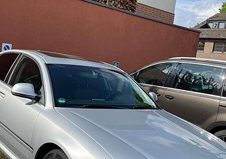 Audi A8 3.0 TDI DPF quattro Langversion