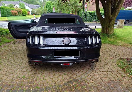 Ford Mustang +Cabrio+V8+Black+Vollausstattung