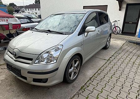 Toyota Corolla Verso 2.2 D-CAT Sol 7 Sitzer