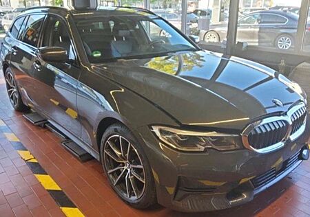 BMW 320 x SP Line LiveP Pano Laser STHZ Hifi ACC Kam