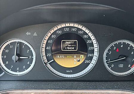 Mercedes-Benz E 200 T CGI BlueEFFICIENCY Automatik Elegance