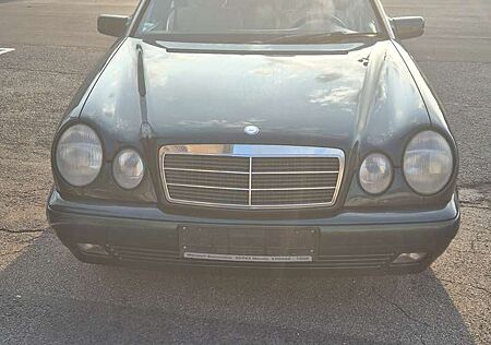 Mercedes-Benz E 200 Elegance