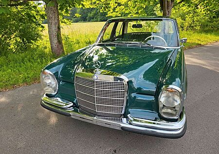 Mercedes-Benz 250 S
