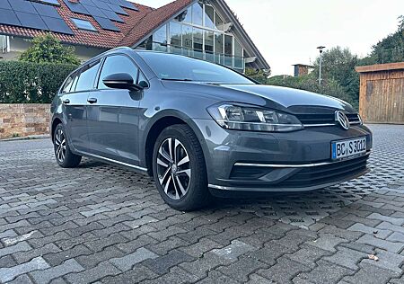 VW Golf Variant Volkswagen Golf VII Variant Diesel 1.6 TDI SCR IQ.DRIVE
