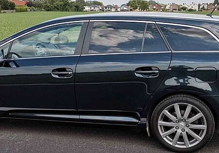Toyota Avensis Wagon 2.2 Executive