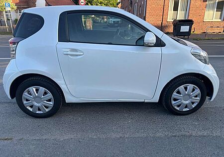 Toyota iQ Basis