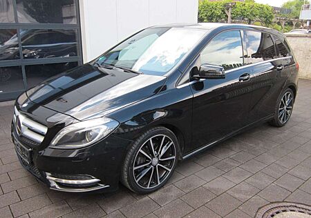 Mercedes-Benz B 180 *Sport Paket*Xenon*Teilleder*Navi*Auffahrwa