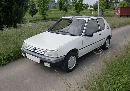 Peugeot 205 XR, 2 Hand, Schiebedach, Original 124200 KM